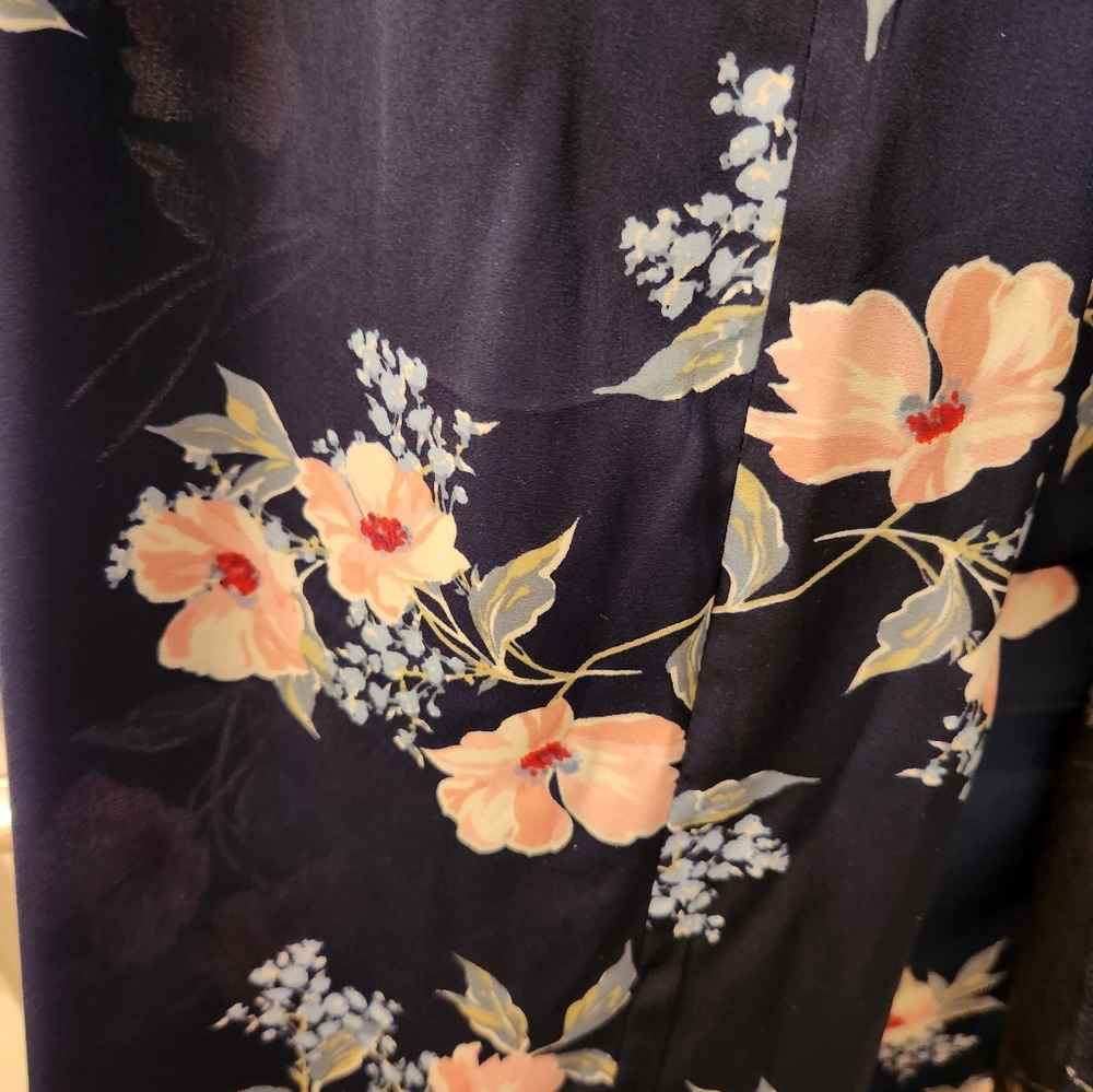 🌸Long Navy Floral Robe🌸 - Picture 2 of 3